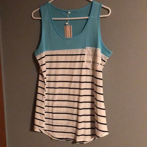 BRAND NEW WOMAN’S TOP SIZE LARGE! NWT! SMOKE FREE HOME! - Picture 2 of 2